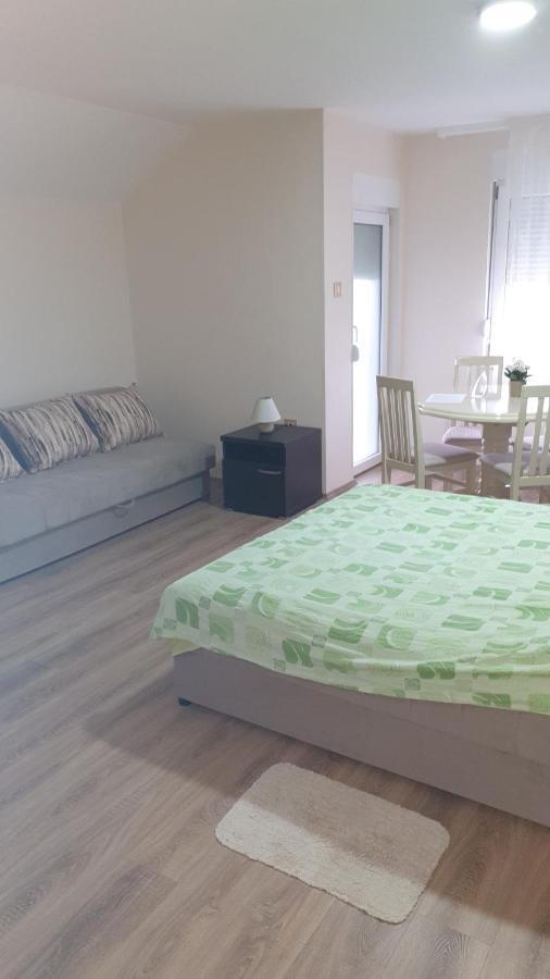 Apartments Kamenjar Novi Sad Bilik gambar